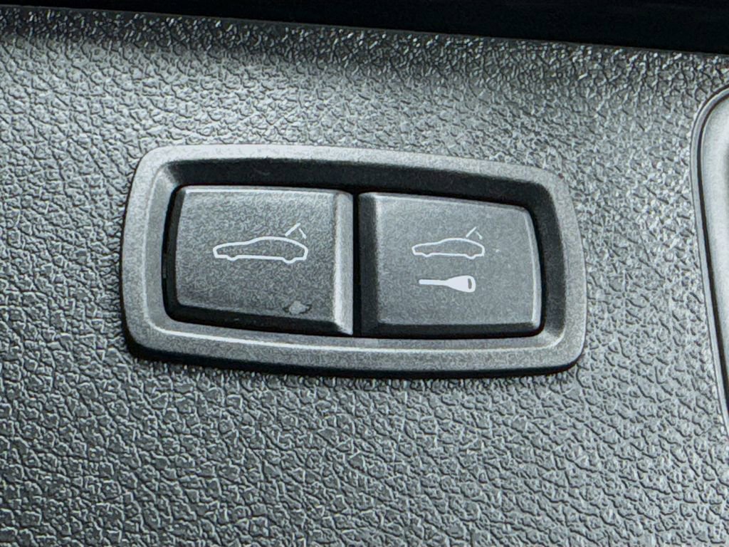 Used 2024 Porsche Macan AWD/4WD image 32