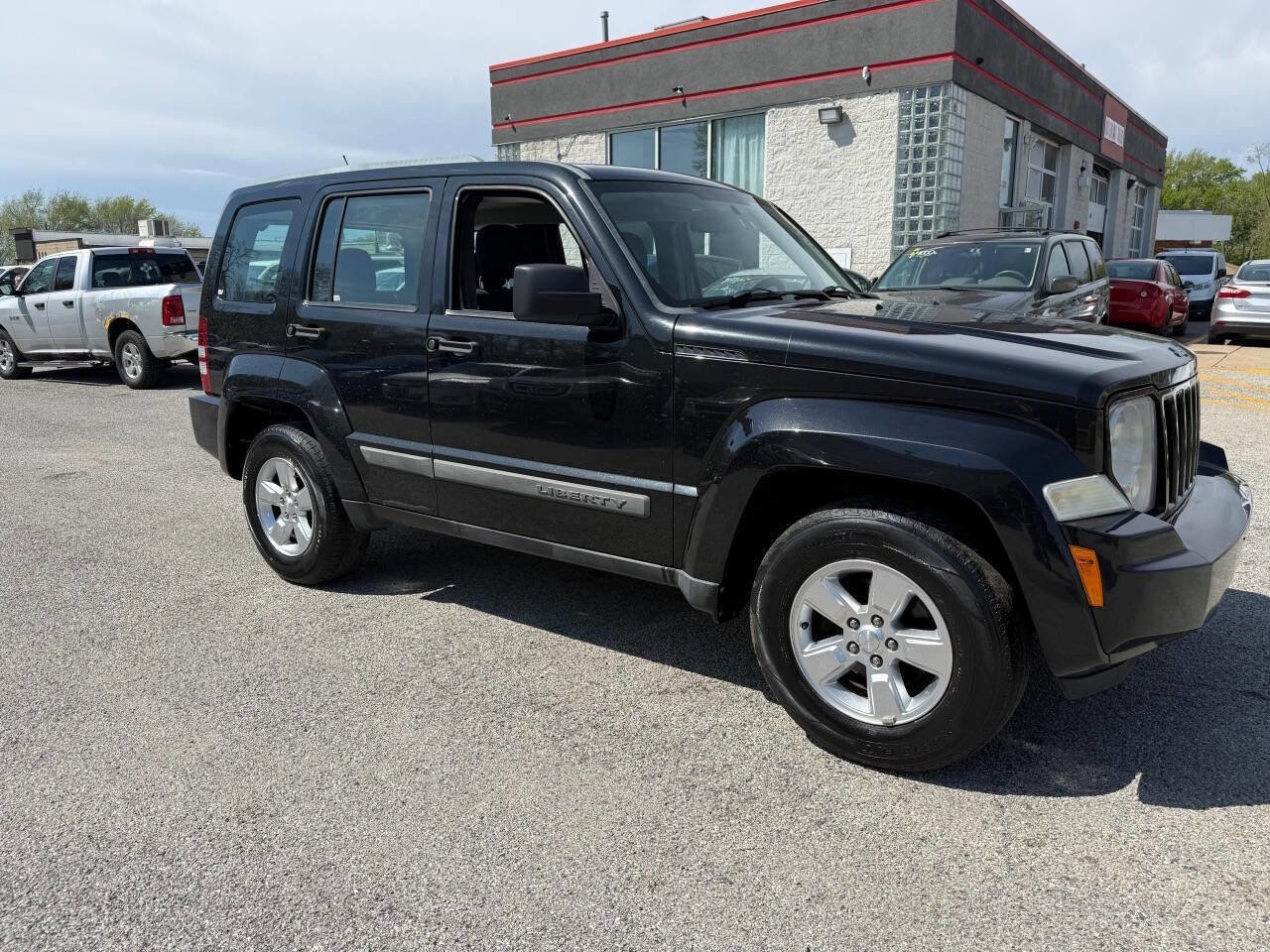Used 2012 Jeep Liberty Sport AWD/4WD image 6