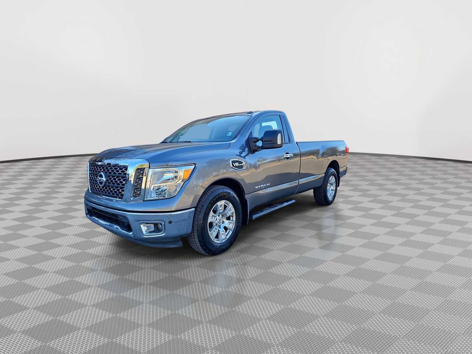 Used 2017 Nissan Titan SV image 4