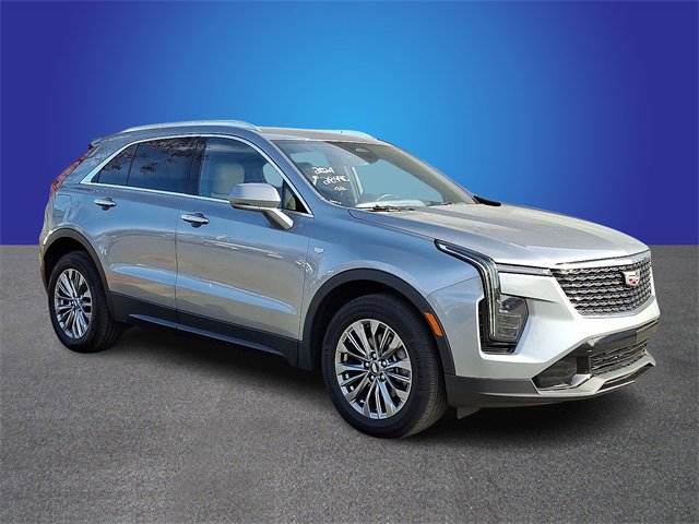 Used 2024 Cadillac XT4 Premium Luxury image 3