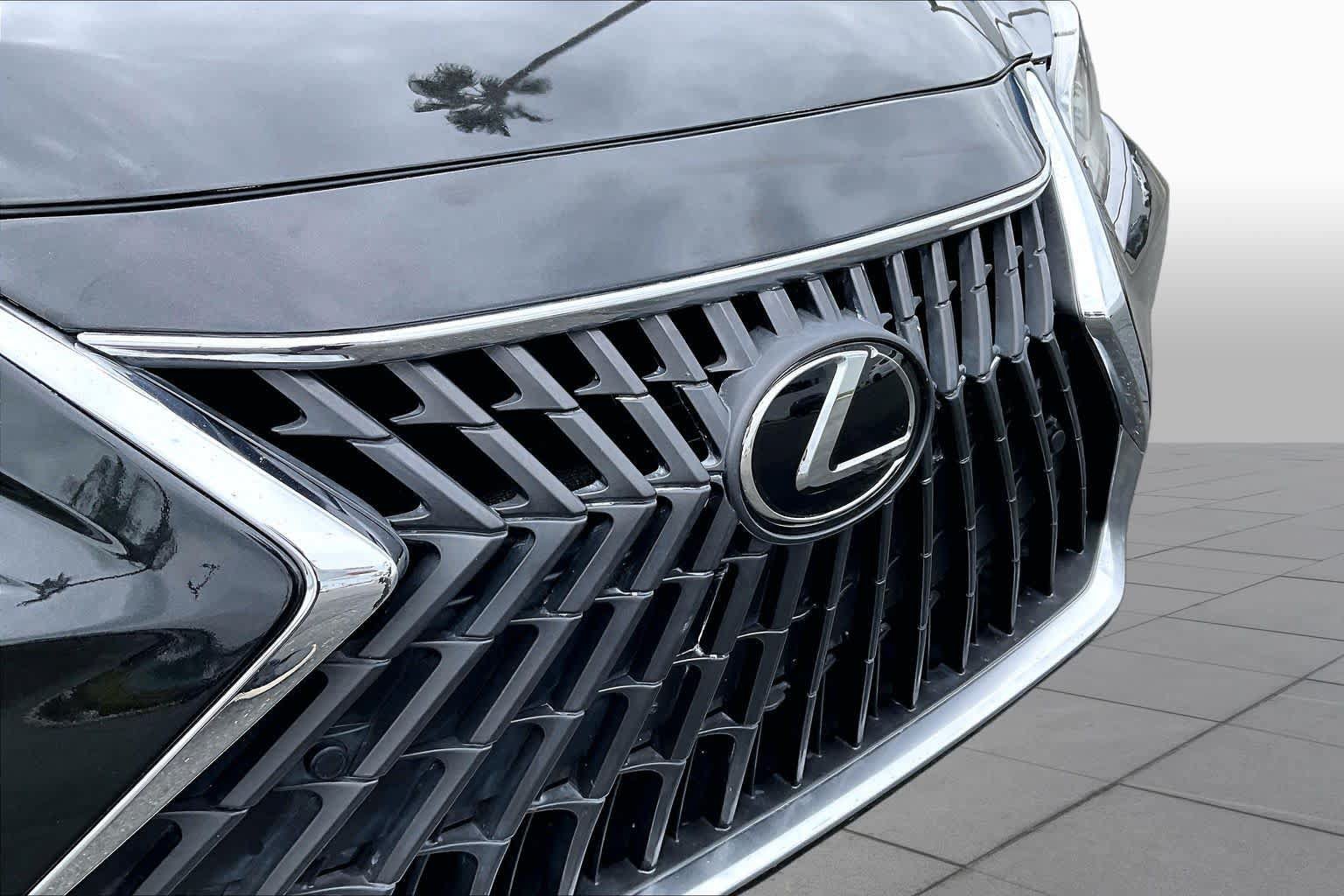Used 2024 Lexus ES 300h w/ Premium Package FWD image 29