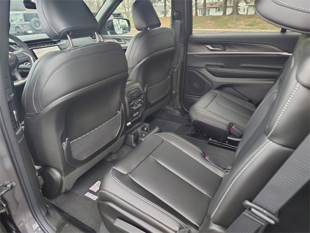 New 2025 Jeep Grand Cherokee L Limited w/ Black Appearance Package image 30