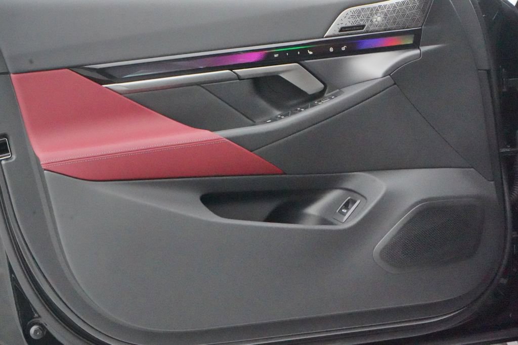 Used 2025 BMW i5 eDrive40i w/ Premium Package image 10