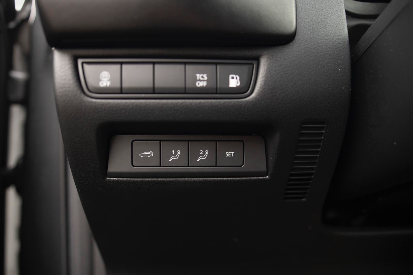 Used 2025 MAZDA CX-50 AWD 2.5 Hybrid w/ Premium Pkg image 12