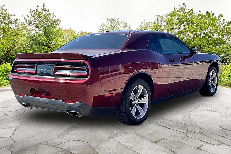 Used 2019 Dodge Challenger SXT image 6