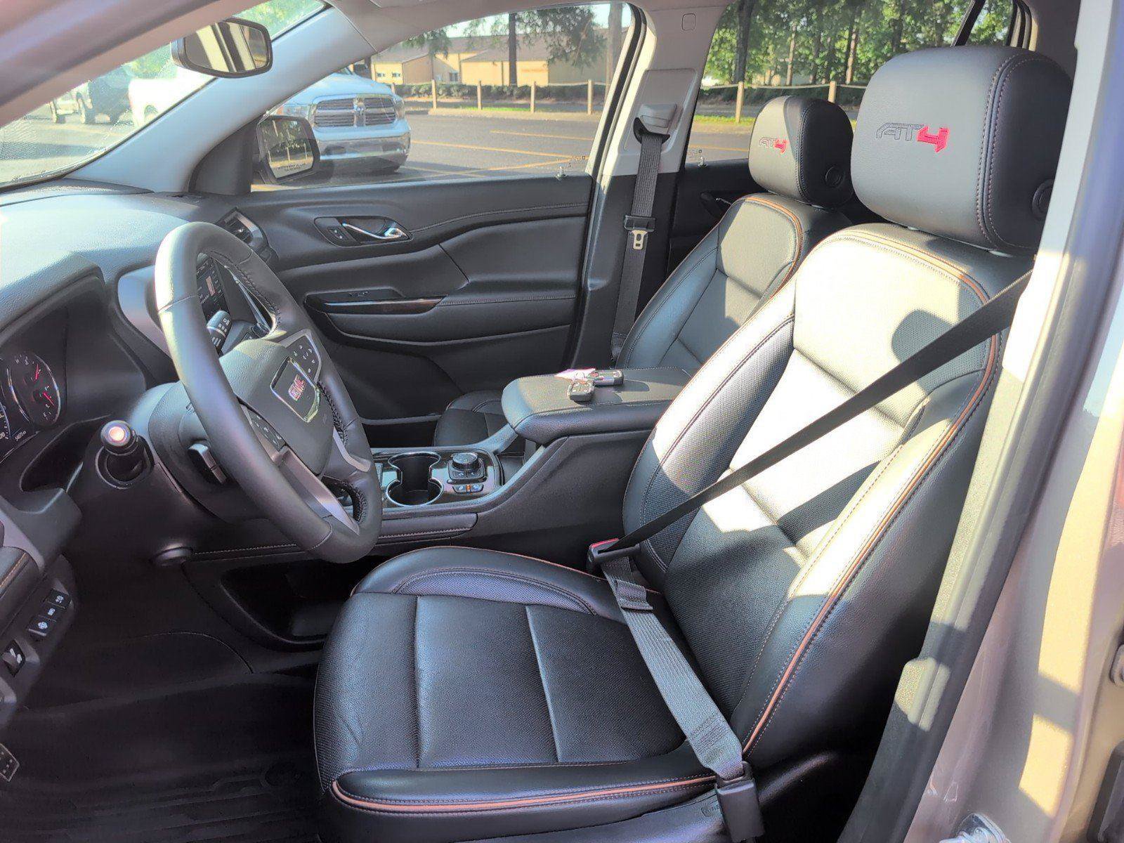 Used 2022 GMC Acadia AT4 w/ Technology Package AWD/4WD image 18