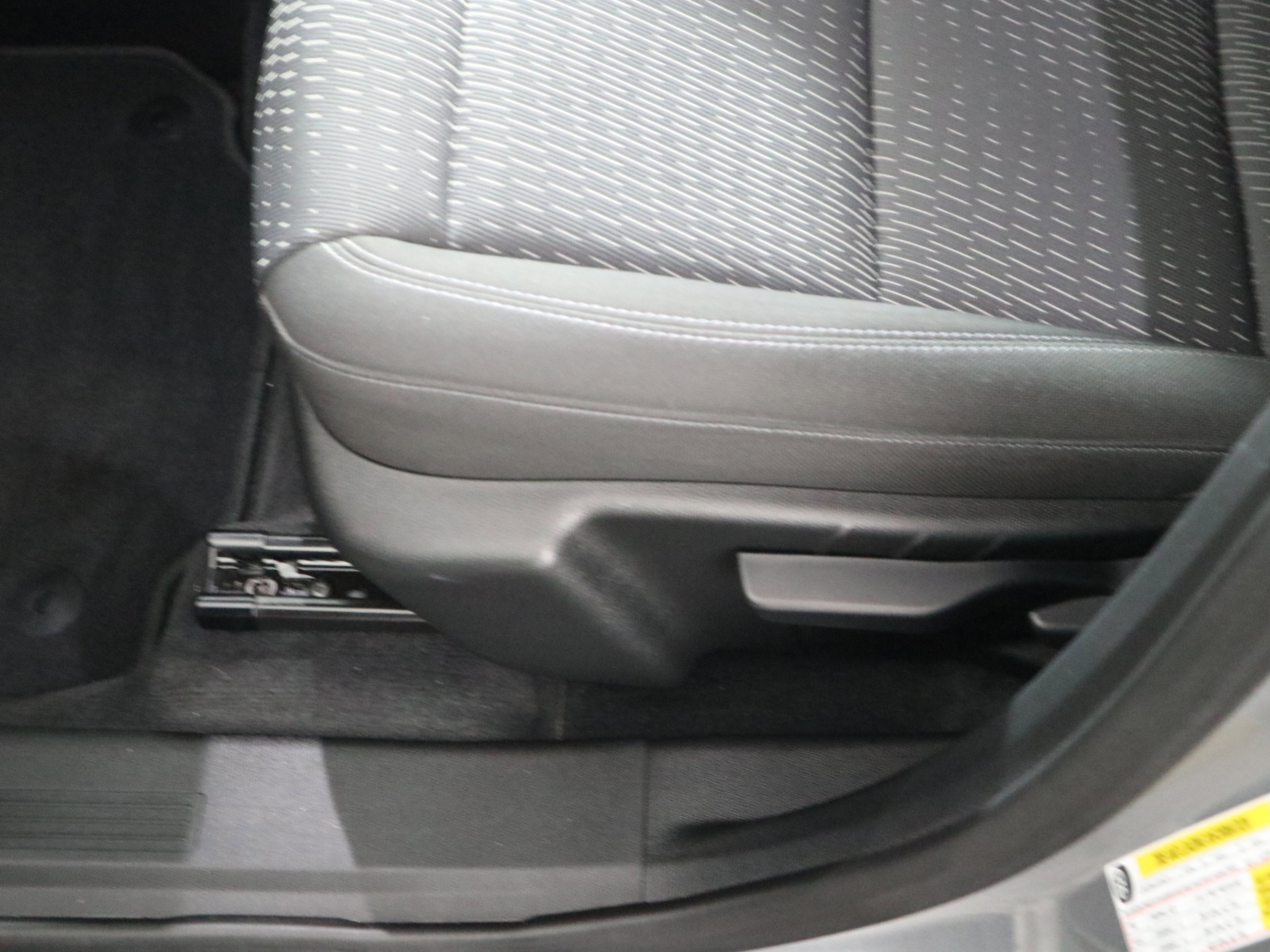 Used 2025 Chevrolet Equinox LT AWD/4WD image 22