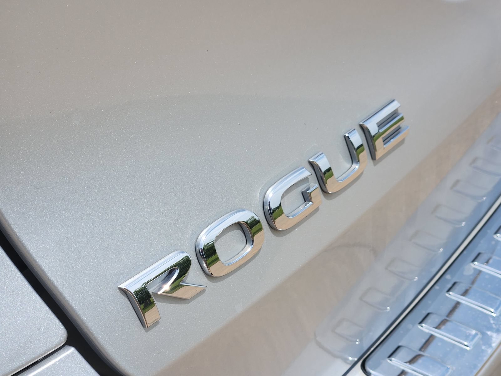 Used 2019 Nissan Rogue S FWD image 16