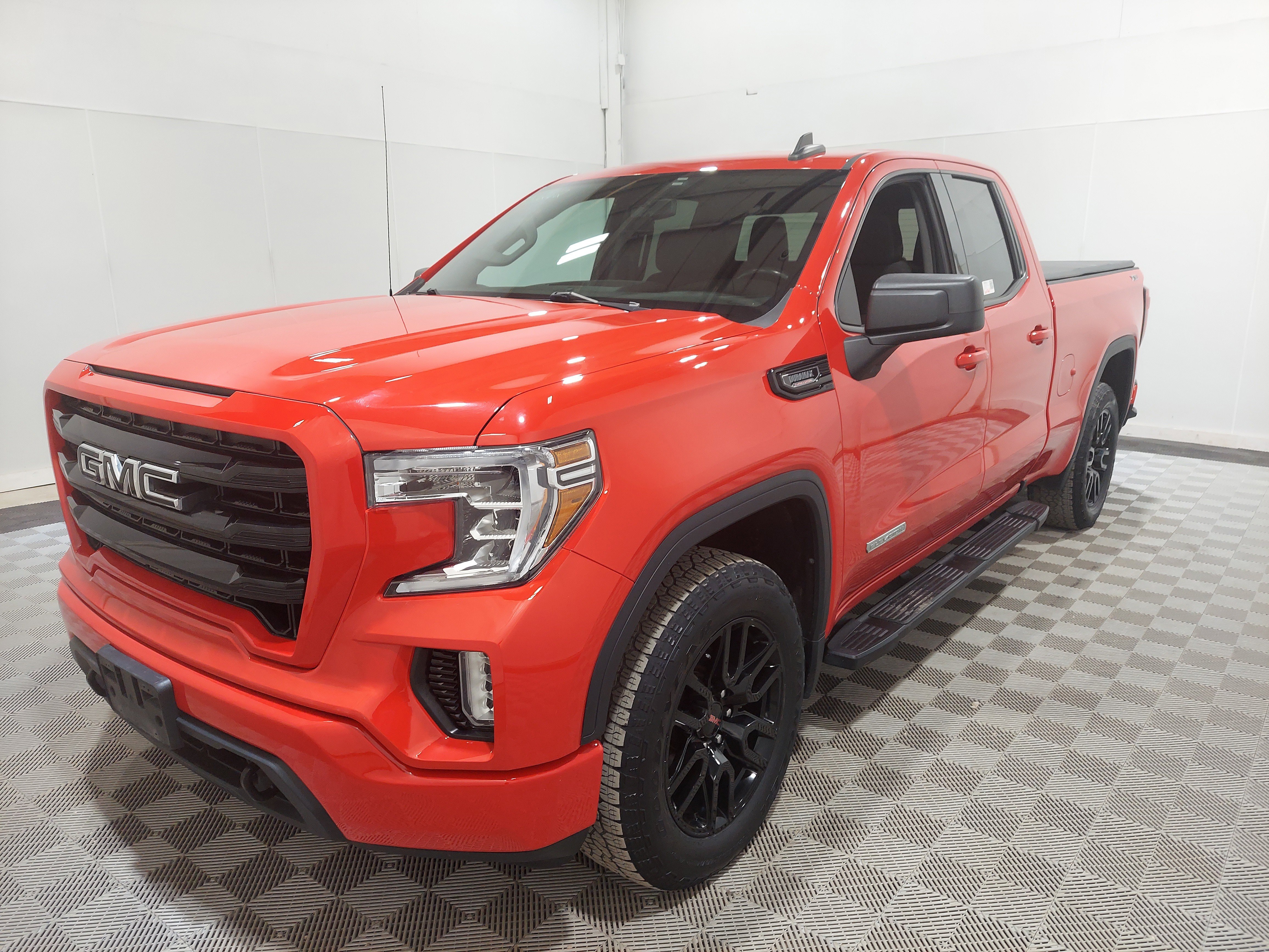 Used 2020 GMC Sierra 1500 Elevation AWD/4WD image 1