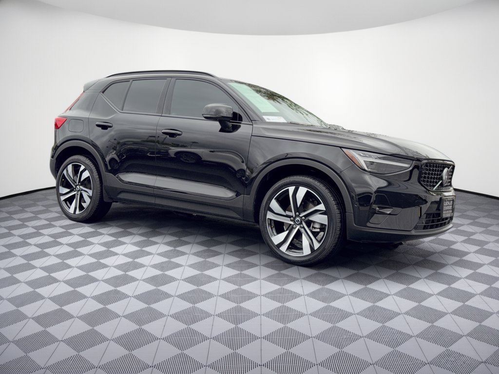 Used 2024 Volvo XC40 B5 Plus w/ Protection Package Premier AWD/4WD image 7
