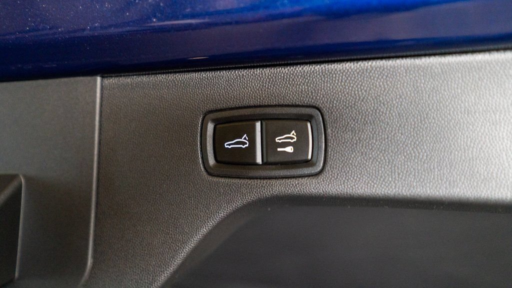 Used 2024 Porsche Macan 4 Electric AWD/4WD image 38