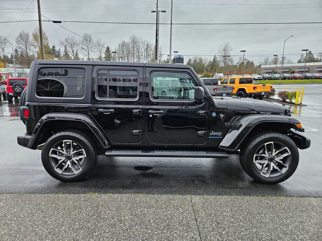 Used 2024 Jeep Wrangler Unlimited image 6