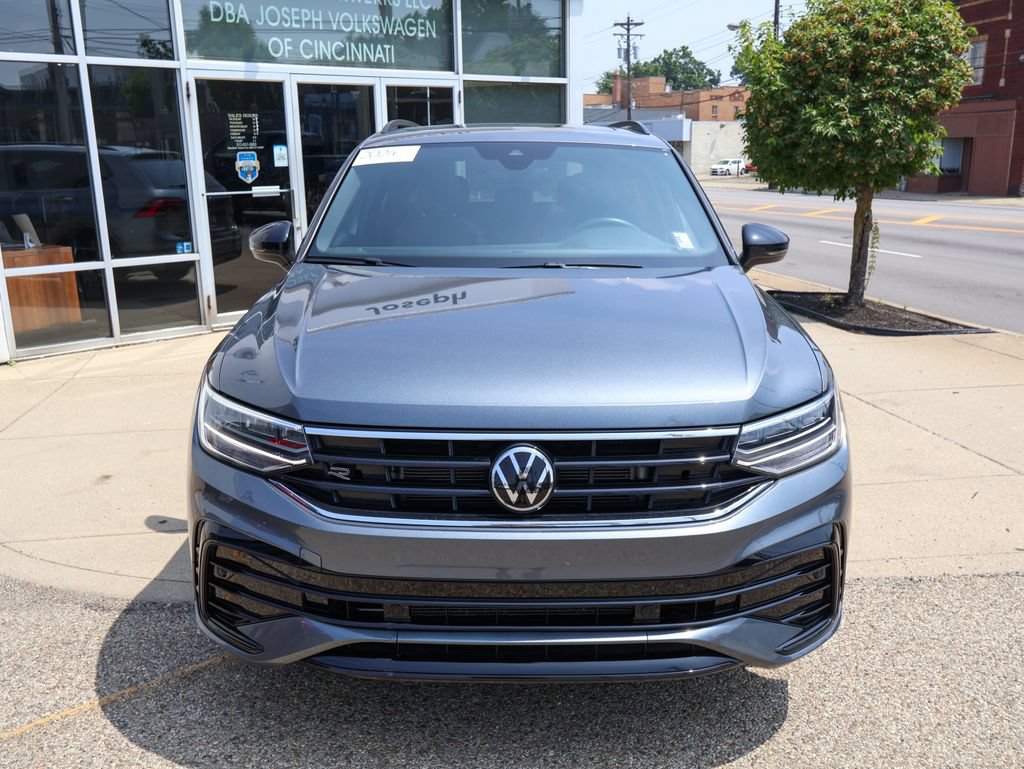 Certified 2024 Volkswagen Tiguan SE R-Line AWD/4WD image 8