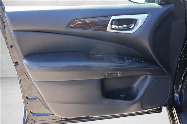 Used 2016 Nissan Pathfinder Platinum AWD/4WD image 12