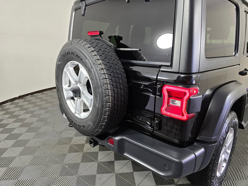 Used 2018 Jeep Wrangler Unlimited Sport S AWD/4WD image 15