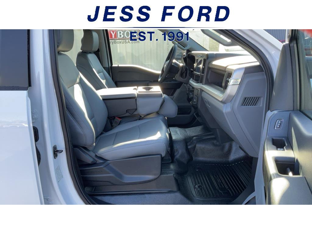 New 2026 Ford F550 4x4 Crew Cab image 9