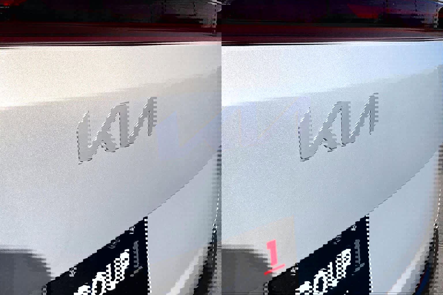 Used 2025 Kia Carnival SX image 31