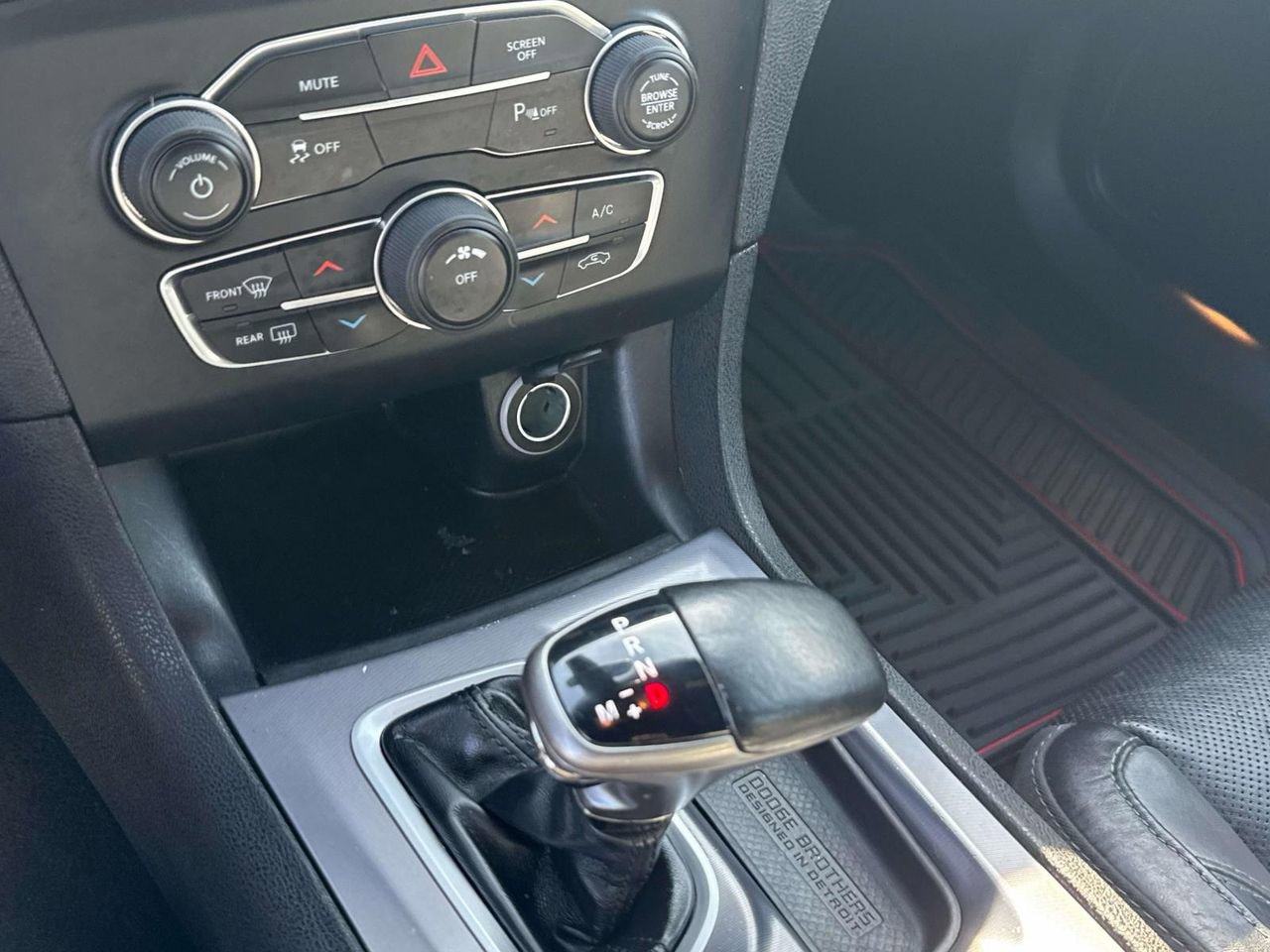 Used 2020 Dodge Charger SXT w/ Leather Interior Group image 18