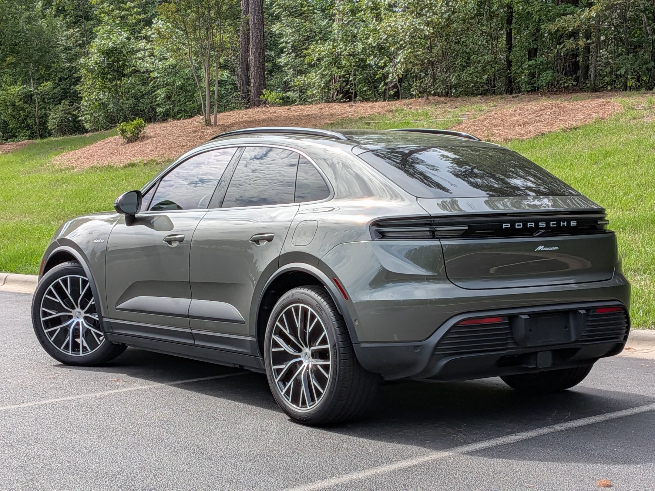 Certified 2025 Porsche Macan Electric RWD image 3