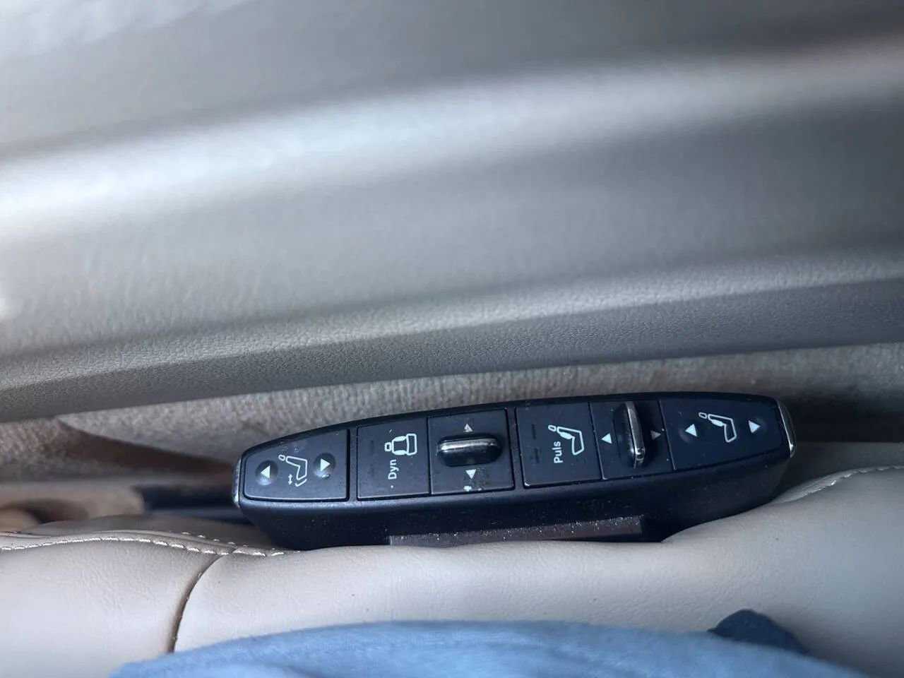 Used 2010 Mercedes-Benz E 350 4MATIC Sedan image 39