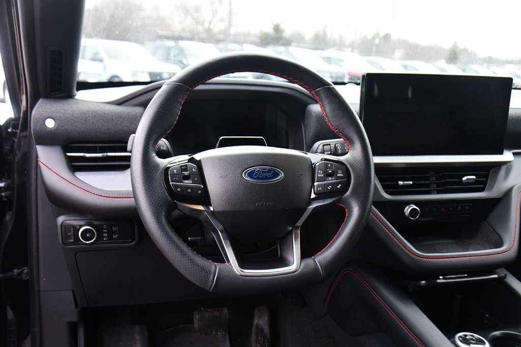 Used 2025 Ford Explorer ST-Line w/ ST-Line Street Pack image 12