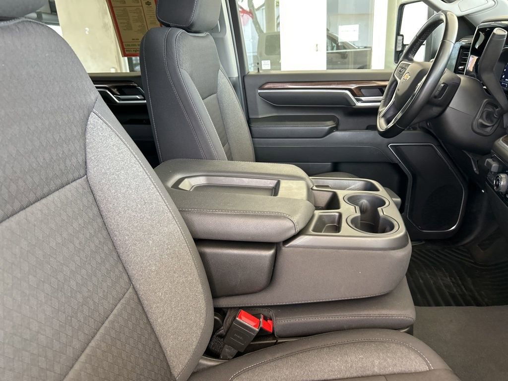 Used 2024 Chevrolet Silverado 2500 LT image 25