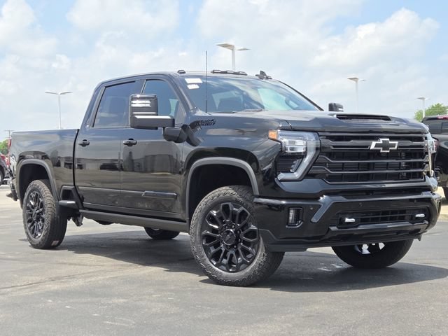 New 2026 Chevrolet Silverado 2500 High Country w/ Midnight Edition AWD/4WD image 2