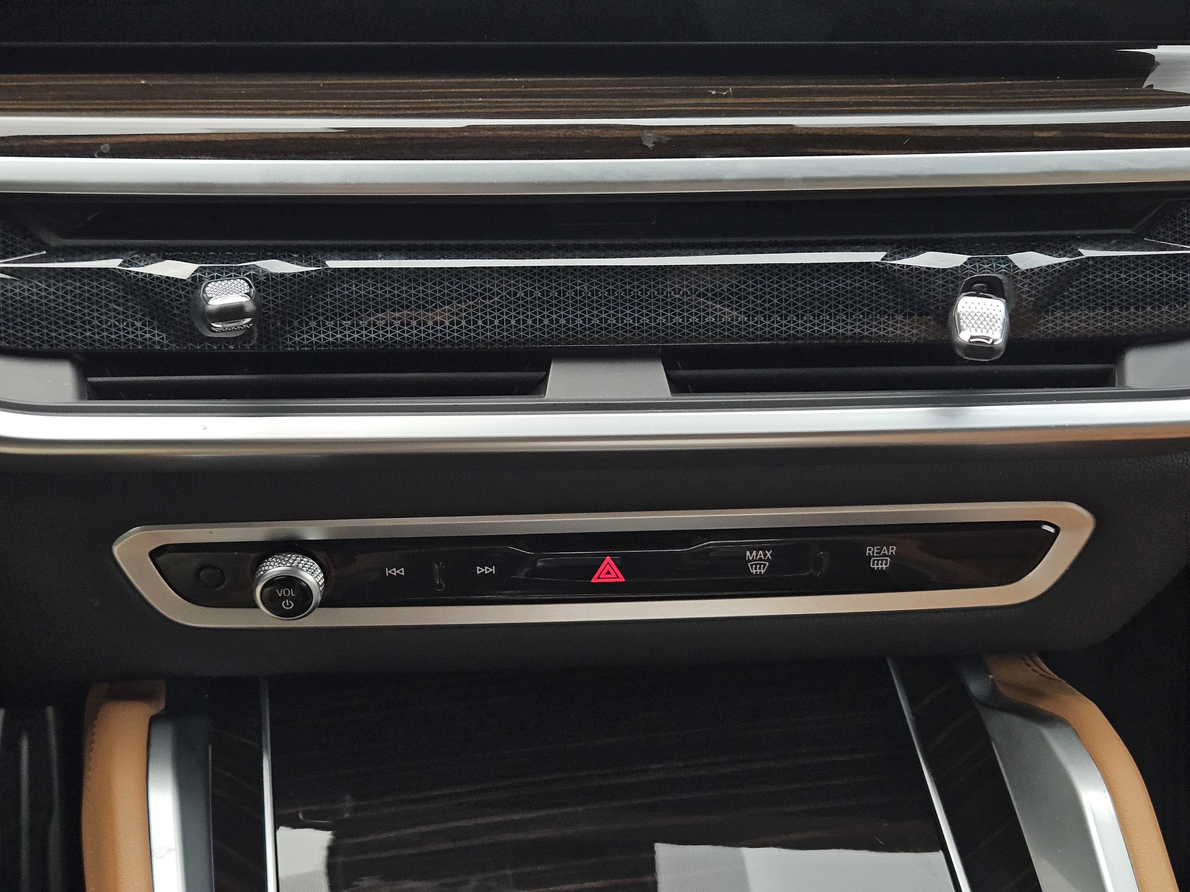 Used 2024 BMW X6 xDrive40i w/ Premium Package image 19