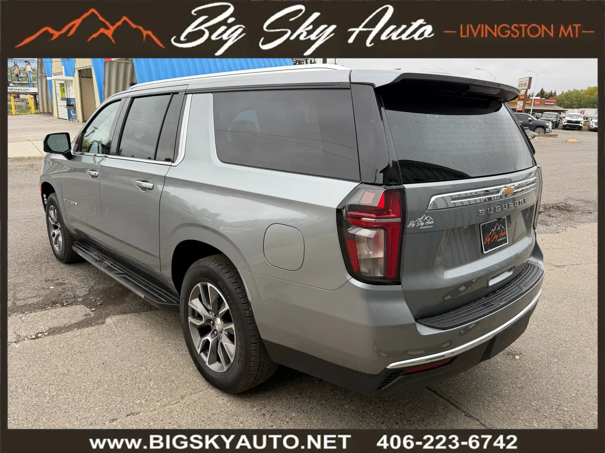 Used 2024 Chevrolet Suburban LT image 5