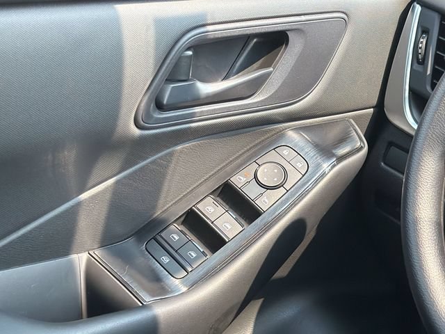 Used 2024 Nissan Rogue S AWD/4WD image 17