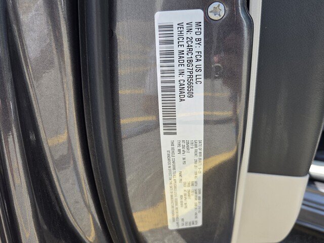 Used 2023 Chrysler Pacifica Touring-L FWD image 19