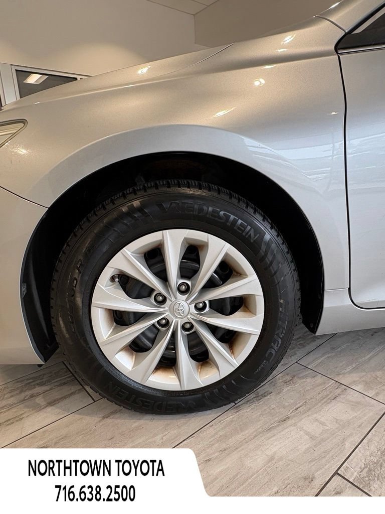 Used 2015 Toyota Camry LE FWD image 10