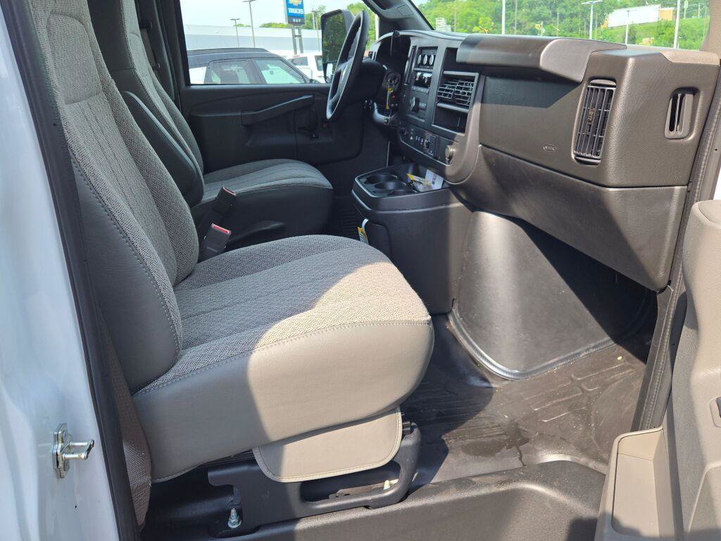 New 2026 Chevrolet Express 3500 w/ Power Convenience Package RWD image 13