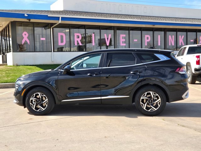 Used 2025 Kia Sportage LX image 9