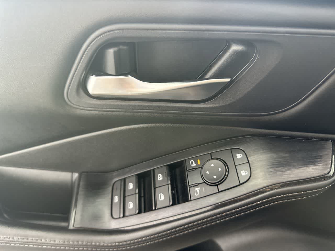Used 2024 Nissan Rogue SV AWD/4WD image 11