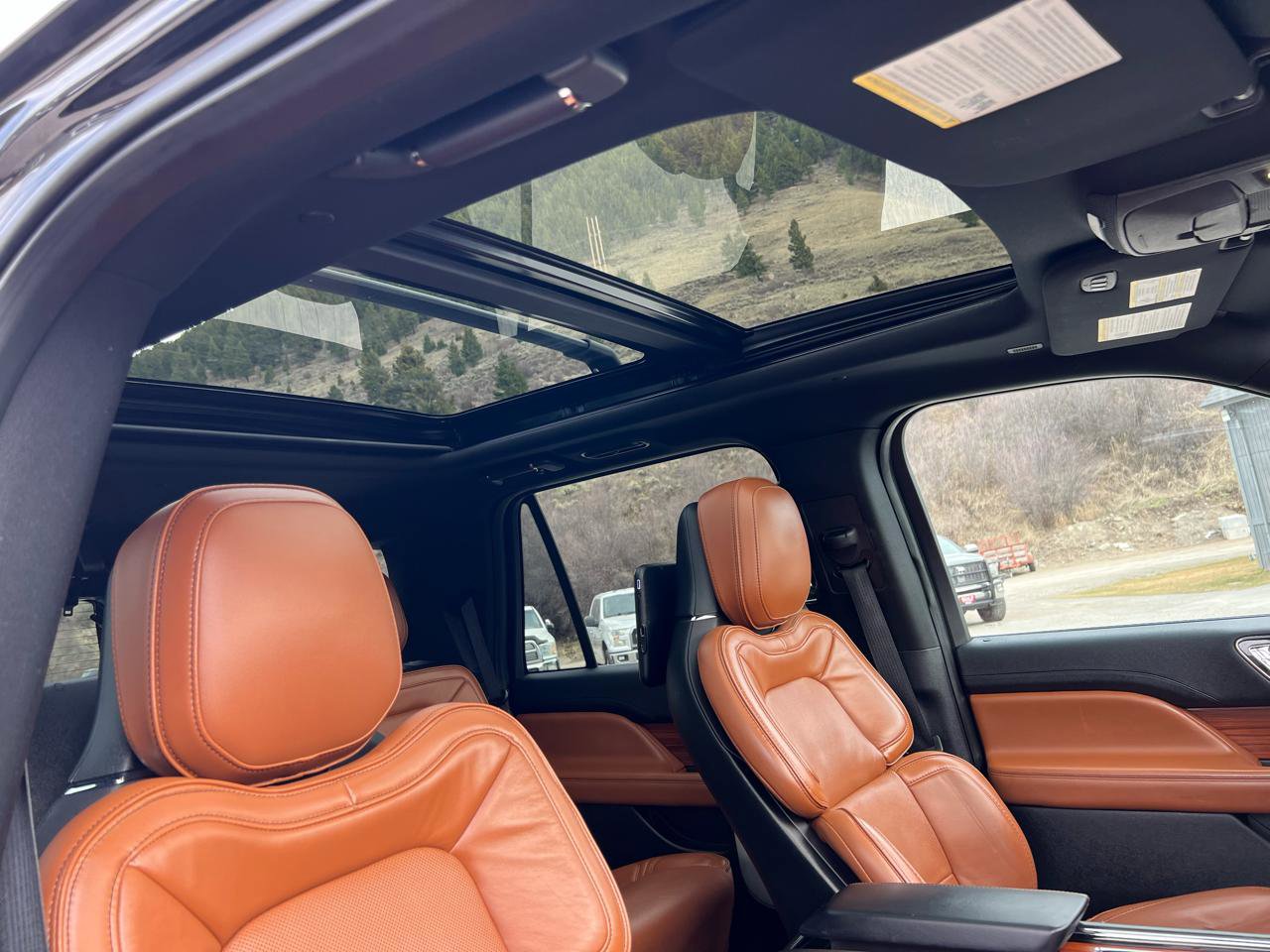Used 2019 Lincoln Navigator Reserve image 11