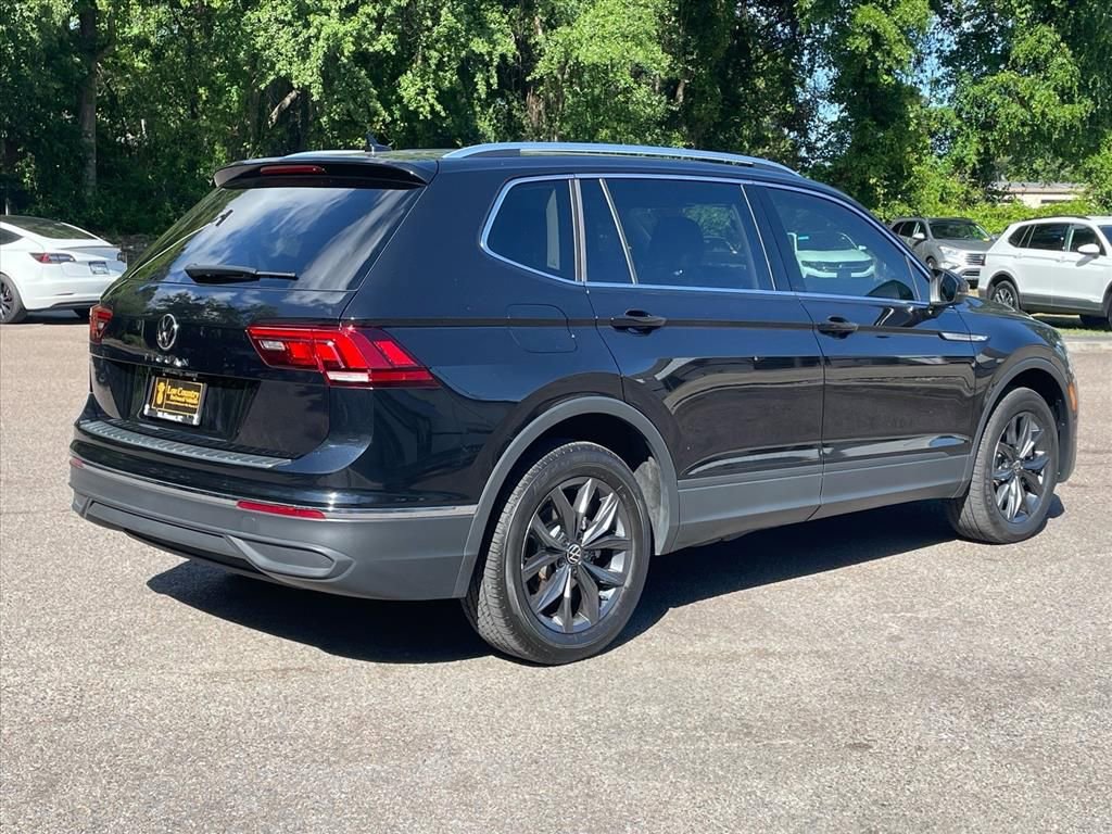 Used 2023 Volkswagen Tiguan SE w/ Panoramic Sunroof Package FWD image 25