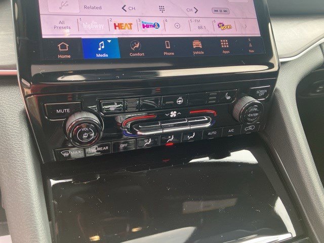 New 2025 Jeep Grand Cherokee Limited w/ Trailer Tow Package image 20