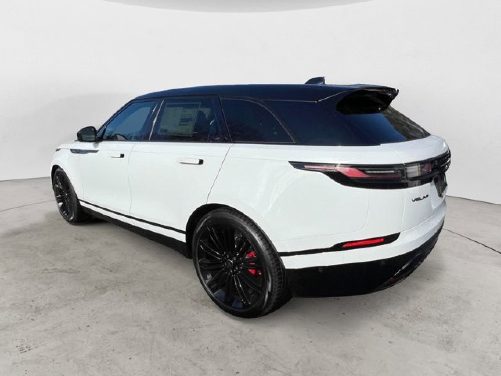 New 2025 Land Rover Range Rover Velar Dynamic SE image 3