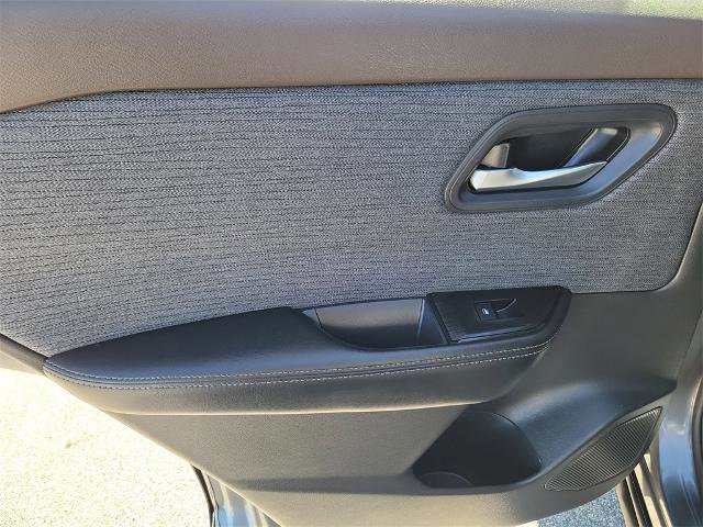 Certified 2023 Nissan Rogue SV image 17