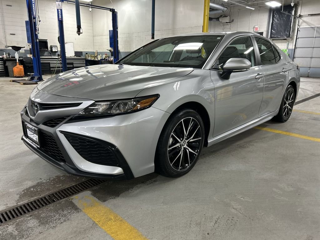 Used 2024 Toyota Camry SE w/ Cold Weather Package AWD/4WD image 4