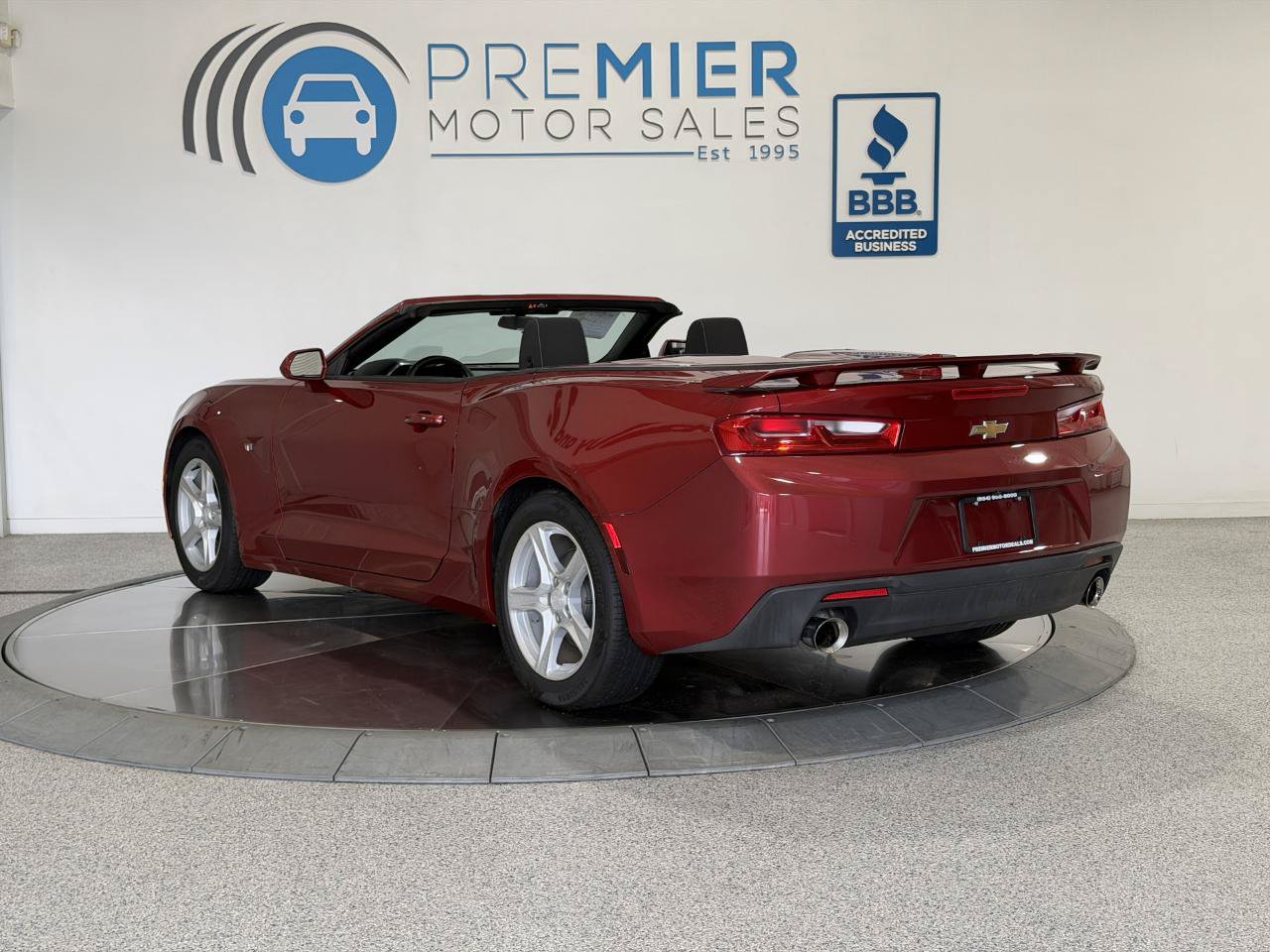 Used 2017 Chevrolet Camaro LT RWD image 3