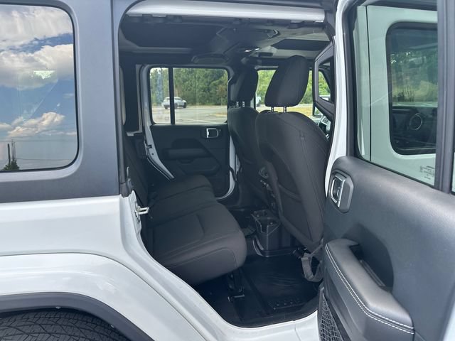 Used 2018 Jeep Wrangler Unlimited Sahara AWD/4WD image 21