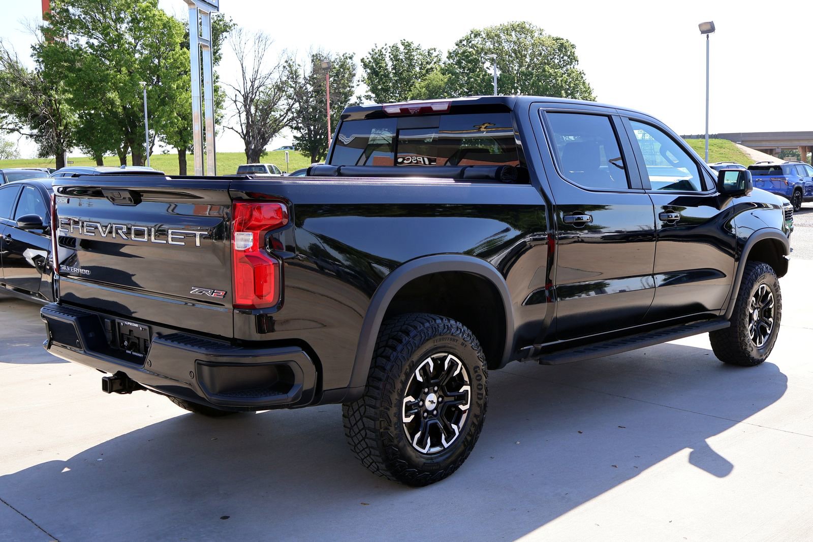 Used 2023 Chevrolet Silverado 1500 ZR2 w/ Technology Package AWD/4WD image 8