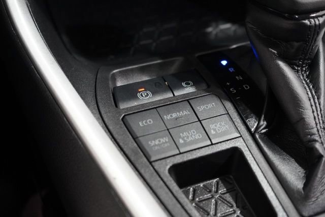 Used 2021 Toyota RAV4 XLE w/ Convenience Package image 31