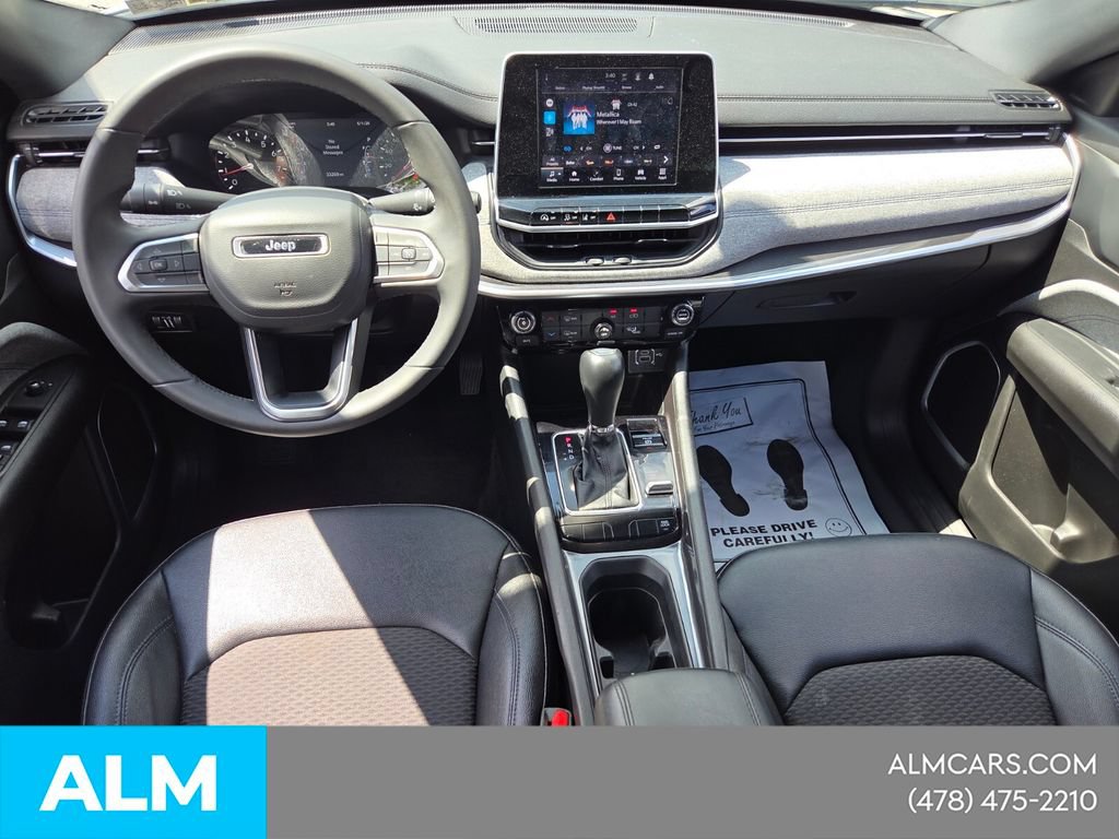 Used 2025 Jeep Compass Latitude AWD/4WD image 12
