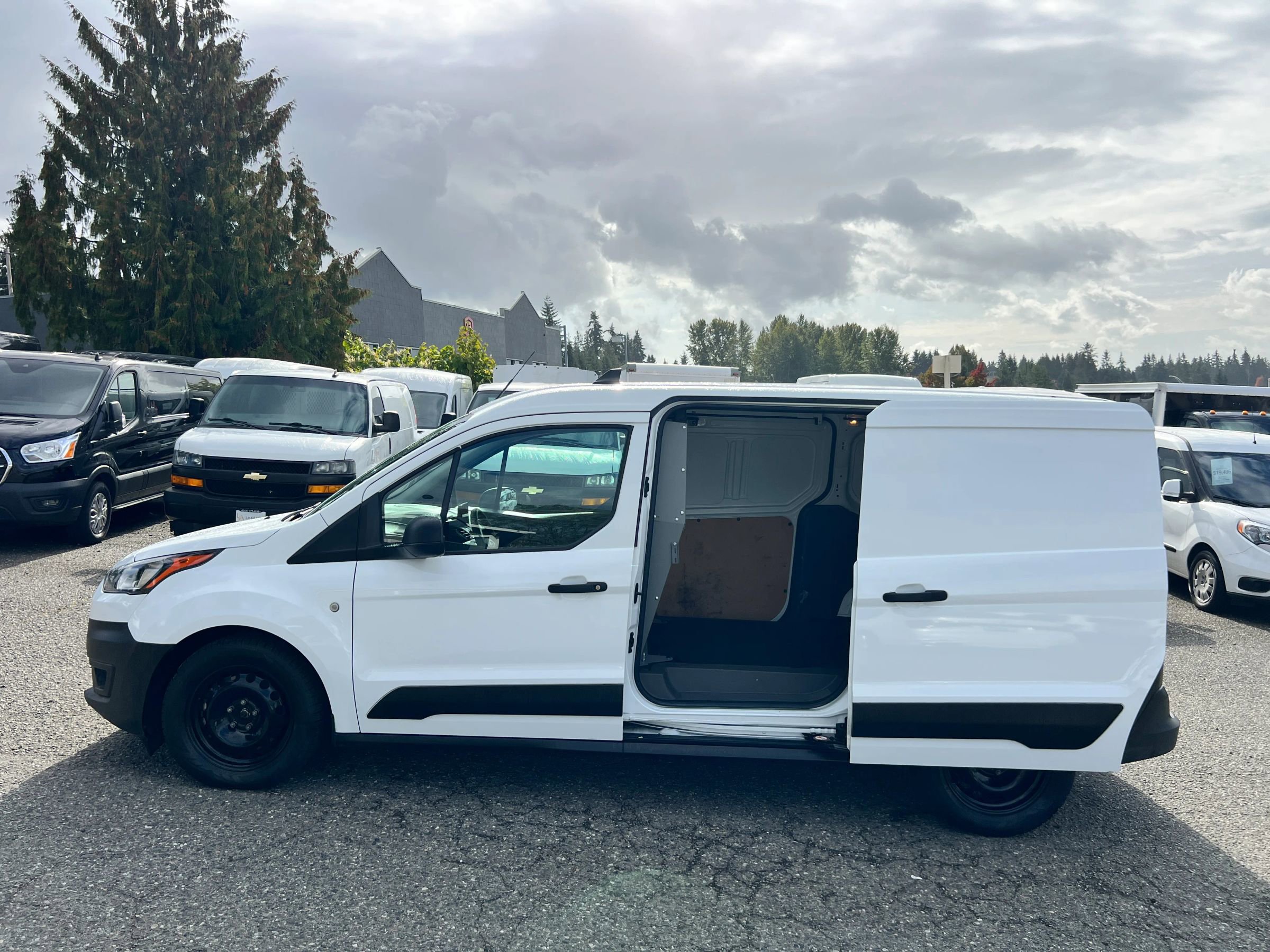 Used 2022 Ford Transit Connect XL image 9