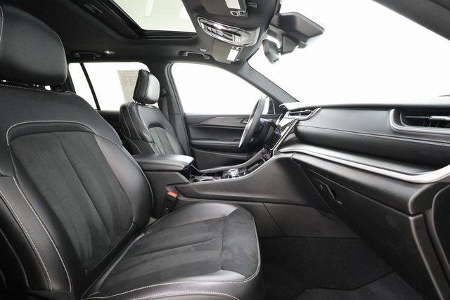 Used 2023 Jeep Grand Cherokee Altitude image 27