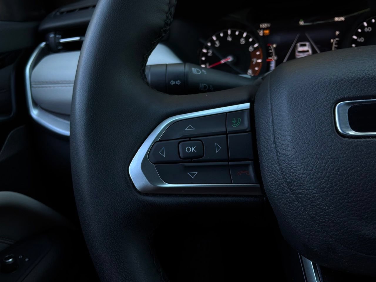 Used 2025 Jeep Compass Limited AWD/4WD image 35