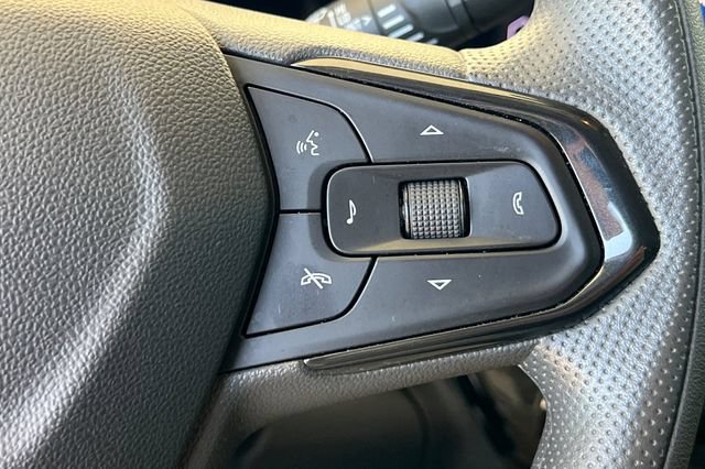 Used 2025 Chevrolet Trax LT FWD image 31